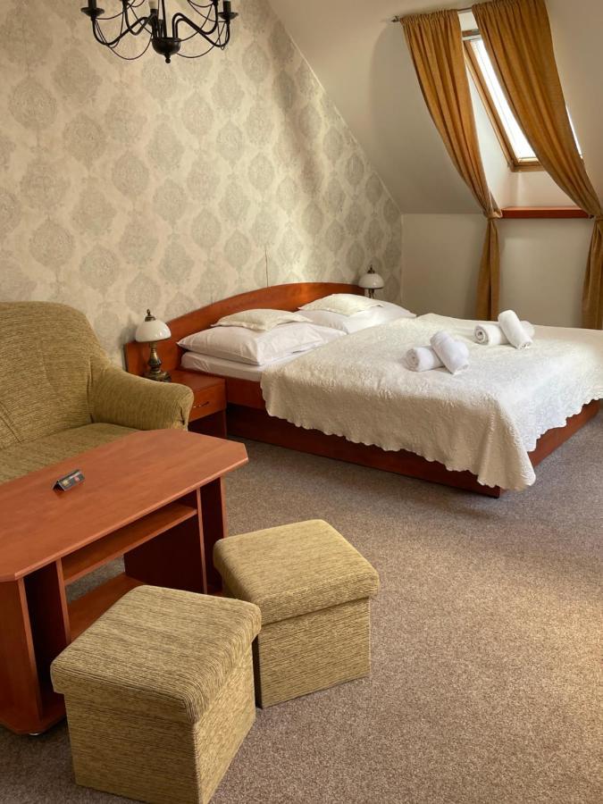 Hotel Pod Hradom Trencin Exterior photo