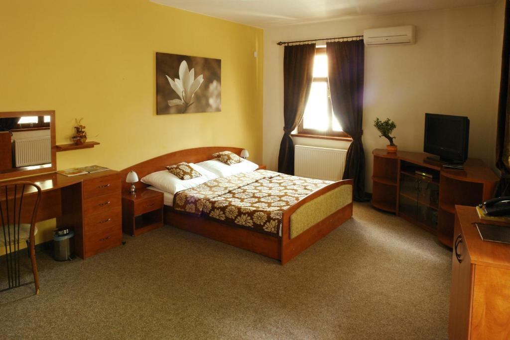 Hotel Pod Hradom Trencin Room photo